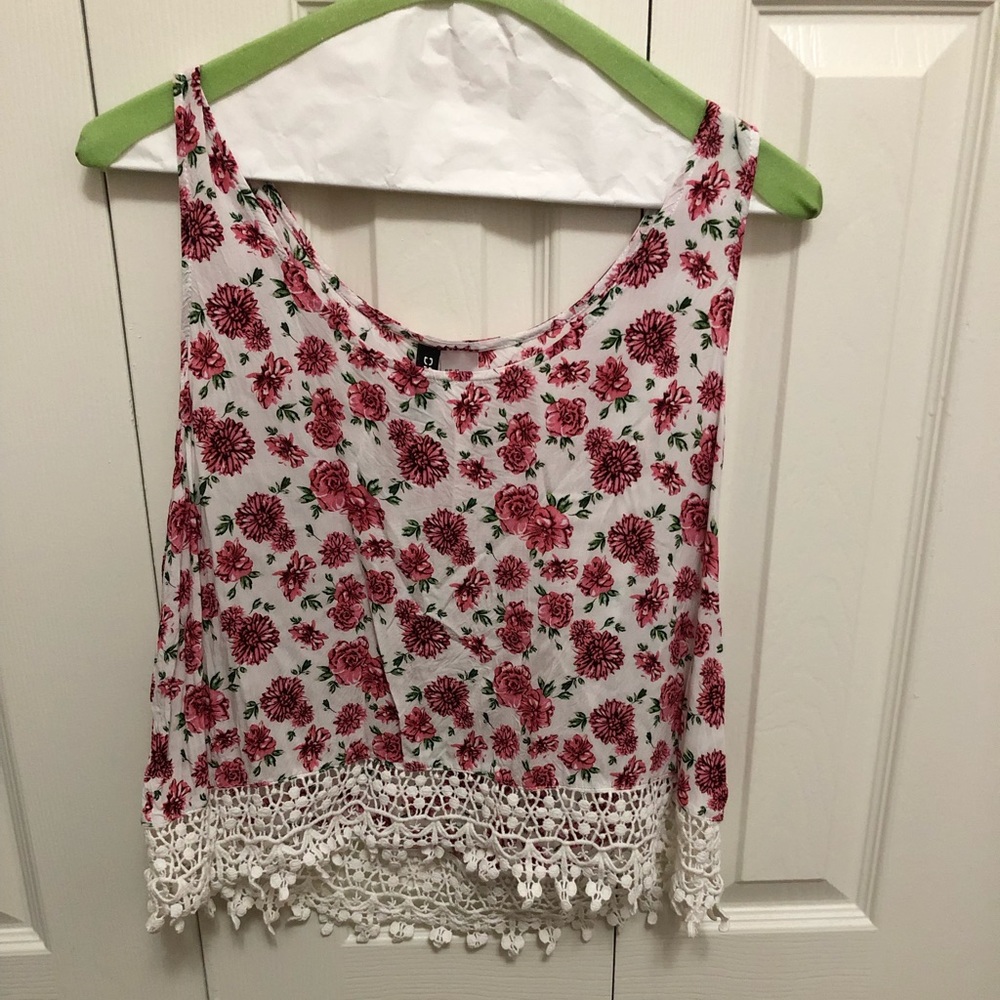 Floral tank top with lace